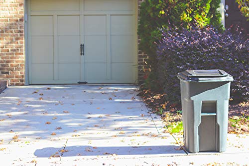 32 Gallon Trash Can with Wheels and Attached Lid H9909