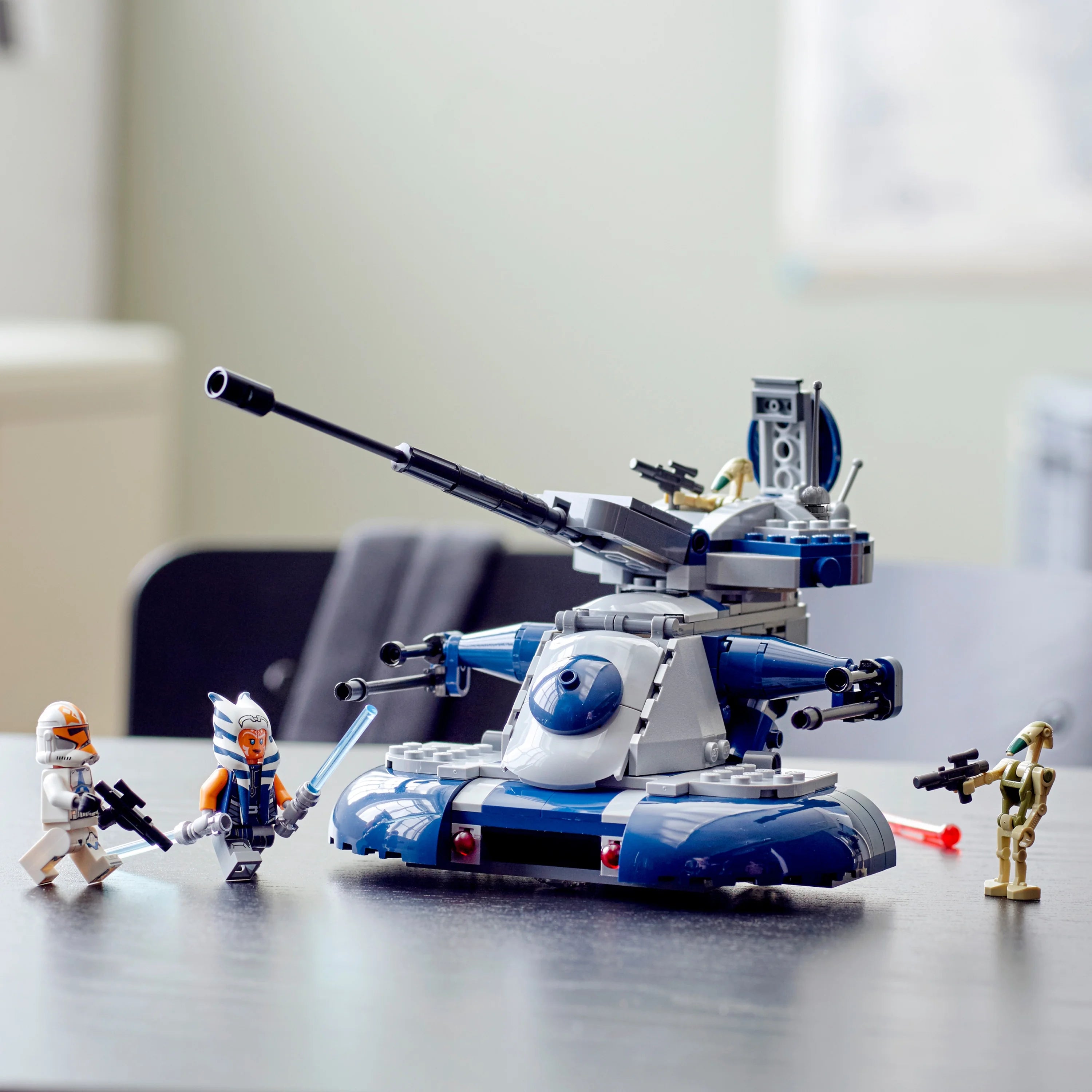 Armored Assault Tank (AAT) 75283 Building Toy Set (286 Pieces) Y9373