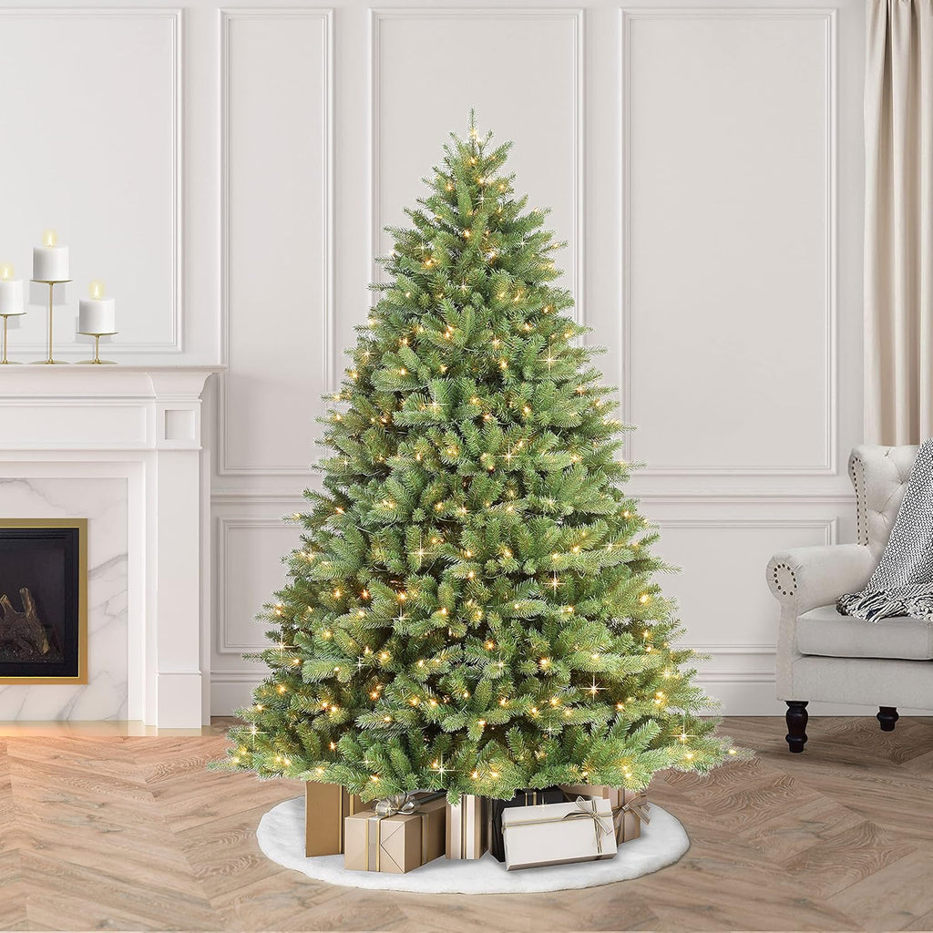 7.5 Foot Pre-Lit Artificial Christmas Tree with 800 Clear Lights, Green B7689