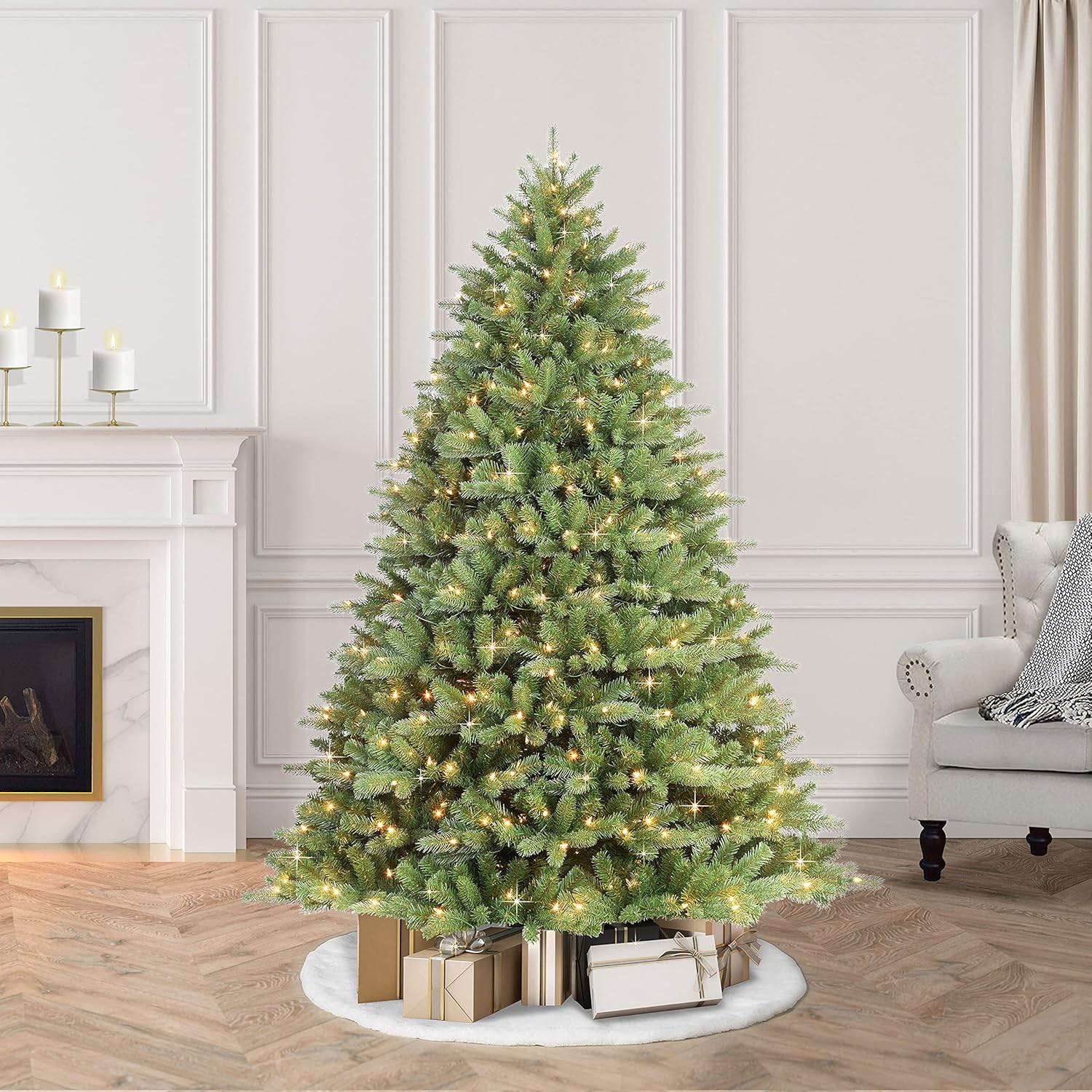 7.5 Foot Pre-Lit Artificial Christmas Tree with 800 Clear Lights, Green B7689