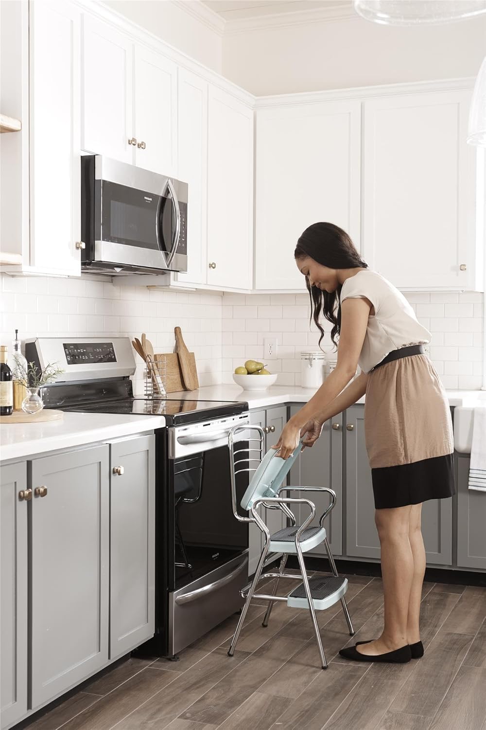 Teal and White Retro Chair with Step Stool Y881