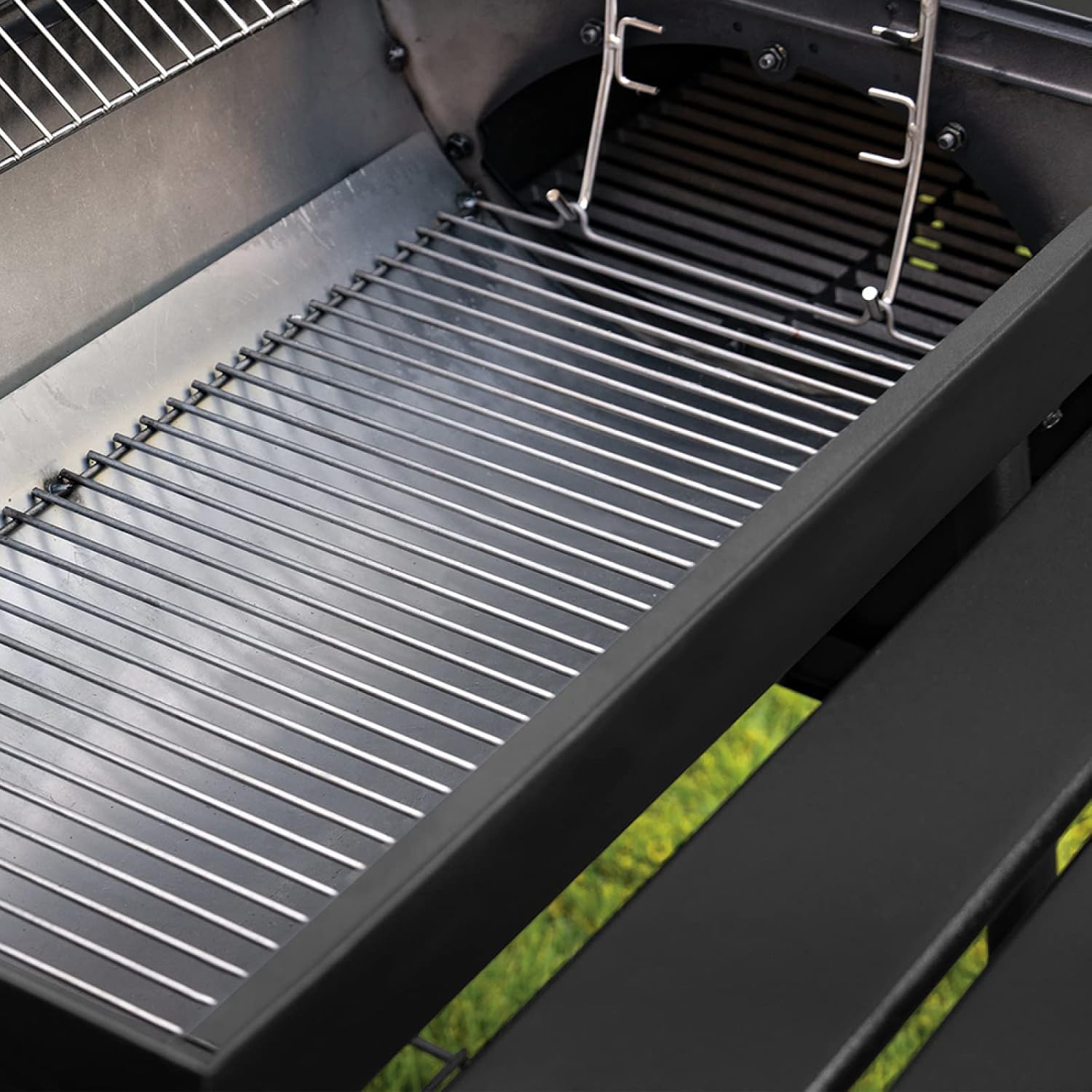 Black Charcoal Grill B688191